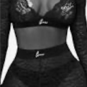 Gsuwoo Shop So Real Crop Top Black Size XS Lace V Neck Stretch
